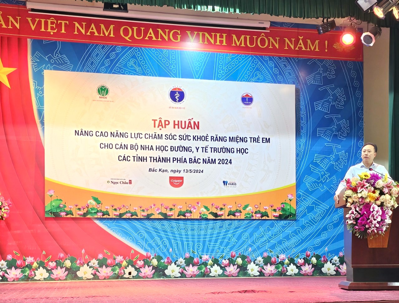 PGS.TS. Trần Cao Bính, Giám đốc Bệnh viện Răng Hàm Mặt Trung ương Hà Nội, Chủ tịch Hội Răng Hàm Mặt Việt Nam phát biểu khai mạc lớp tập huấn